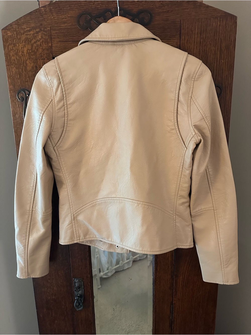 Blank NYC Women’s Beige Faux Leather Moto Jacket Size Small - Picture 6 of 10